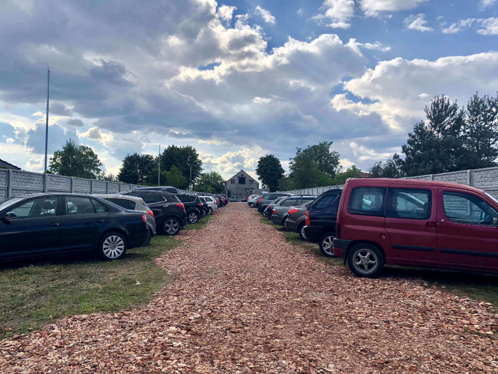 Parking w Pyrzowicach - samochody